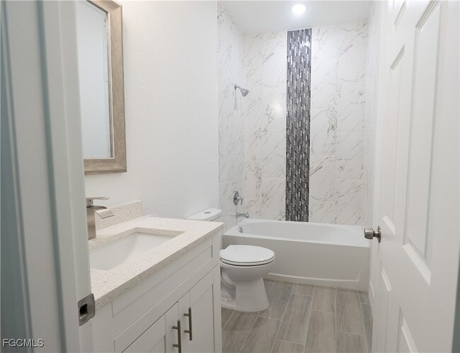 Building Photo - 873 Duplex St E