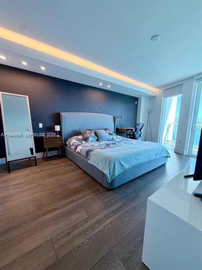 Building Photo - 9821 E Bay Harbor Dr