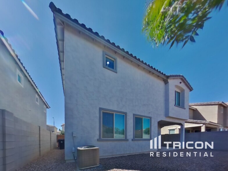 Building Photo - 8632 E Posada Ave