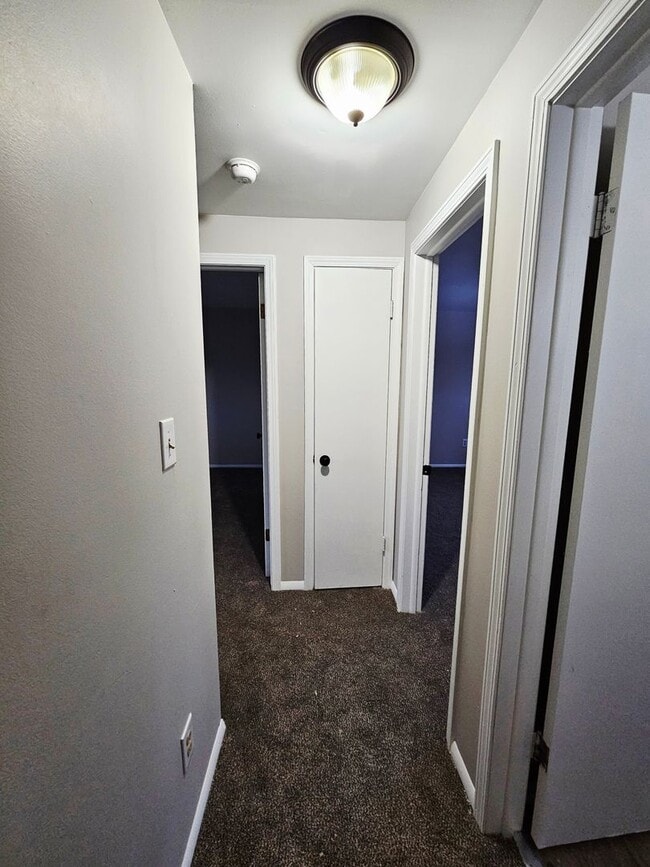 Building Photo - MOVE-IN READY 3bd 1ba Home – Recently Updated!