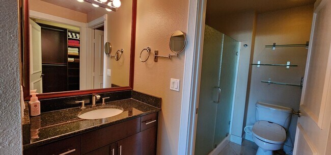 Building Photo - Fully furnished-full Sphere view