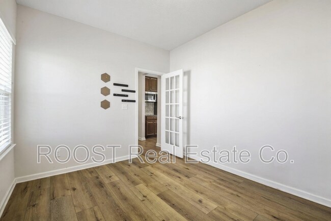 Building Photo - 380 Crownover Way