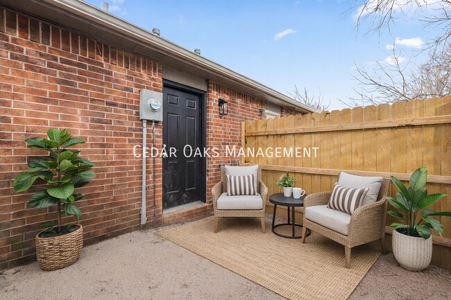 Building Photo - 5809 Samantha St