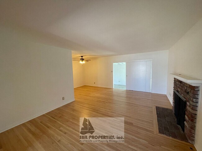 Building Photo - 1440 E Rose Ave