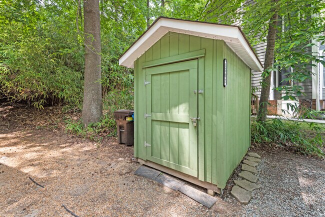 Building Photo - 1502 Hollywood St