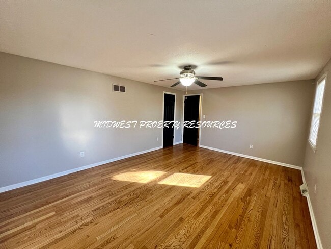 Building Photo - Spacious 4-Bedroom, 3-Bathroom Home with Fenced Yard and Bonus Spaces!