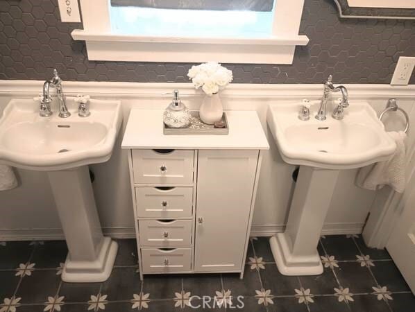 Building Photo - 540 W 2nd St