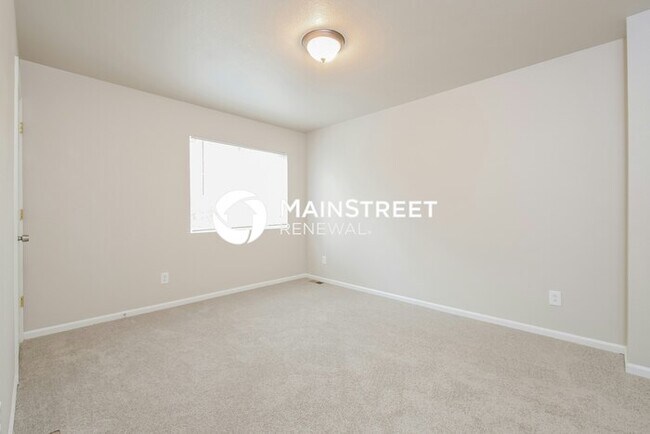 Building Photo - 4 Bedroom Pet-Friendly Home in Denver, CO with Main Street Renewal