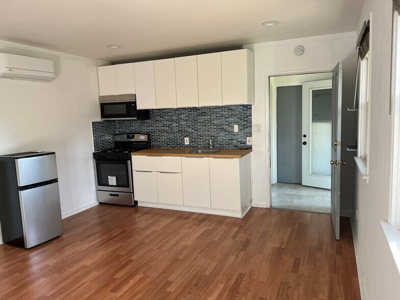 Building Photo - 14039 Gilmore St