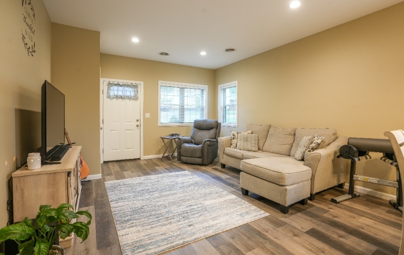 Building Photo - 126 S Beckman Dr