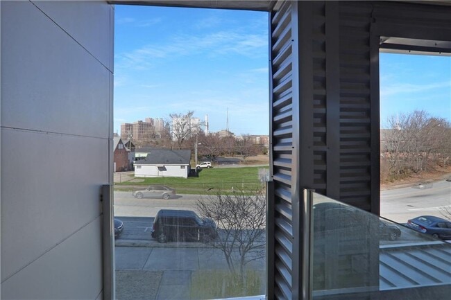 Building Photo - 472 Martin St SE