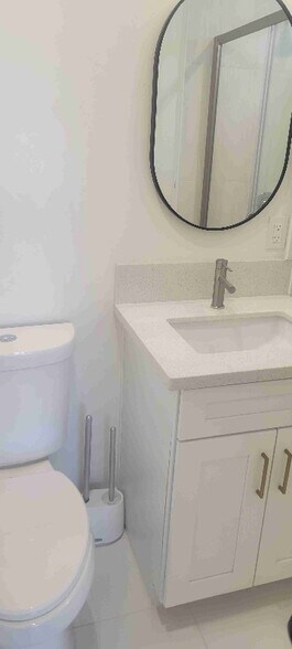 Building Photo - 8820 Noeline Ave