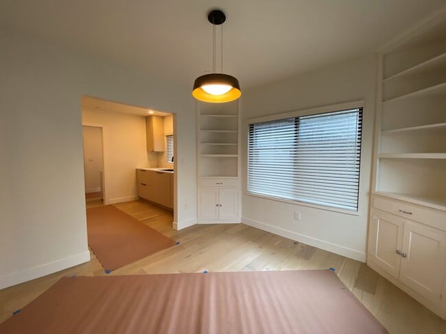 Building Photo - Cute, central, fully remodeled 2 bedroom home