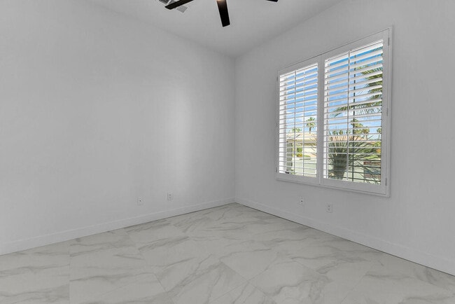 Building Photo - 74613 Waterlily Cir