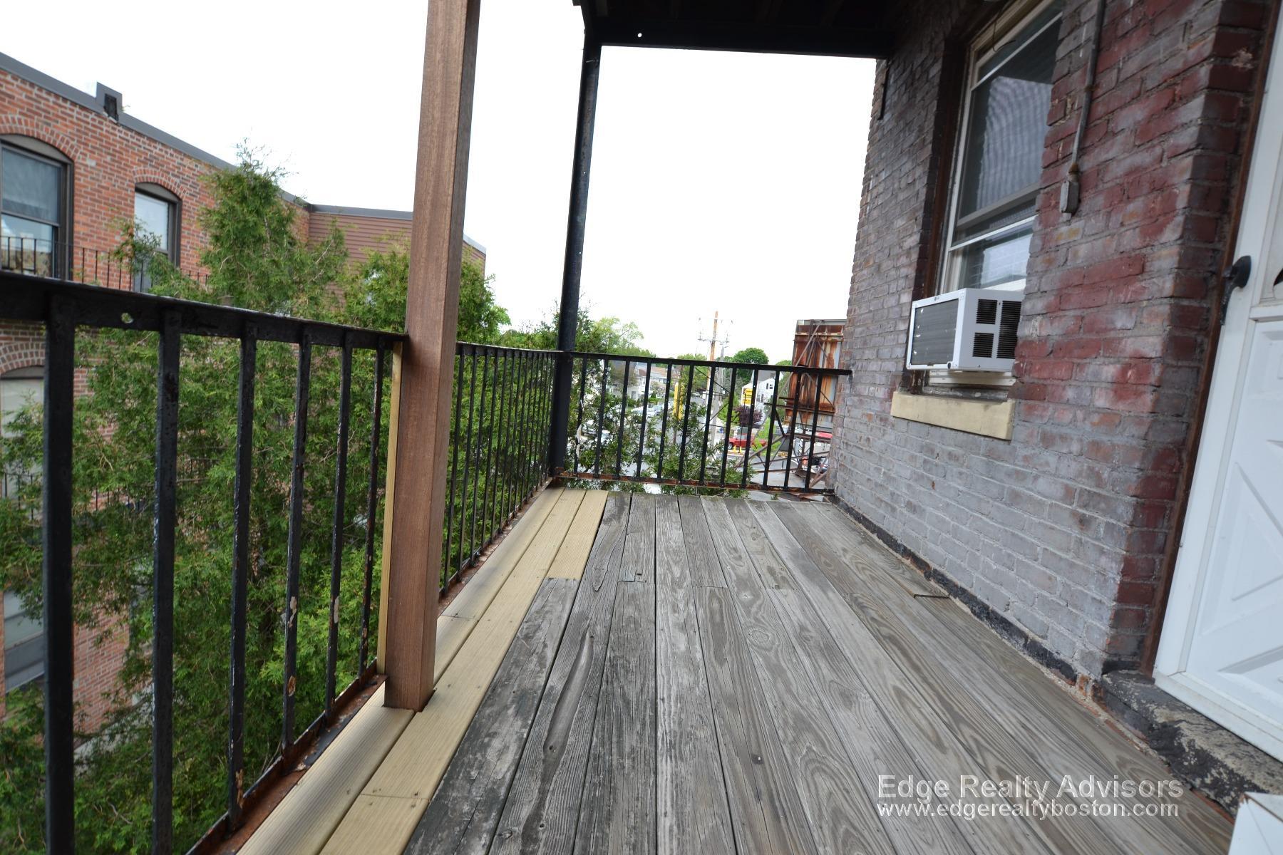 Building Photo - 9 Saybrook St