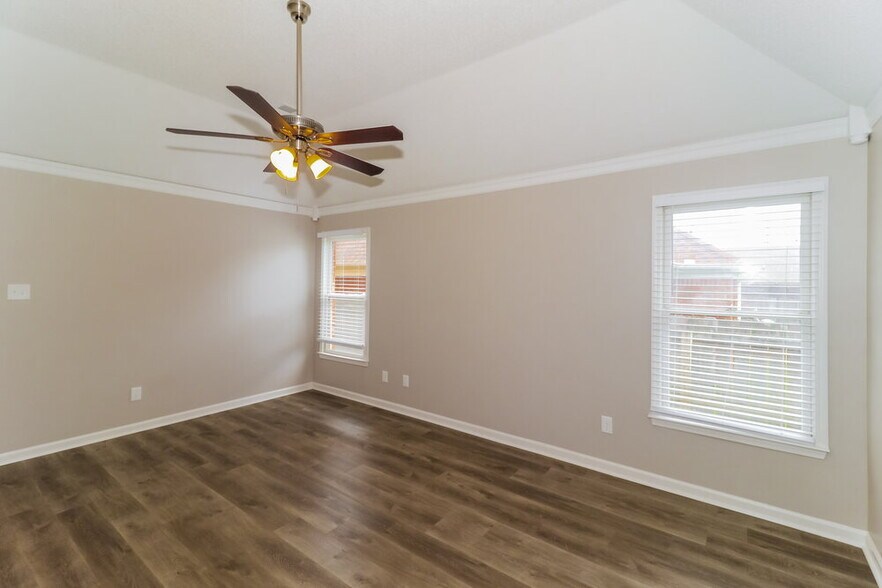 Building Photo - 9261 Chimneyrock Blvd.