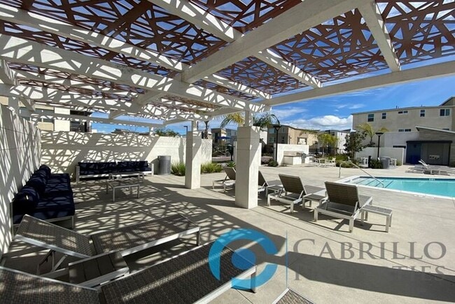 Building Photo - 1840 Mint Ter