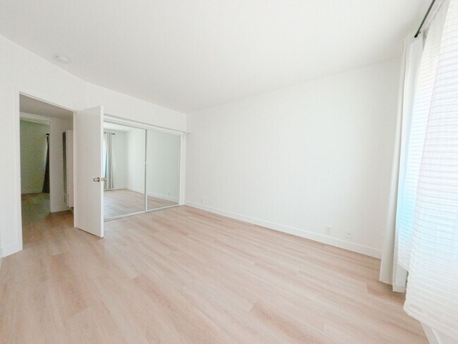 Building Photo - 2428 Ocean Ave