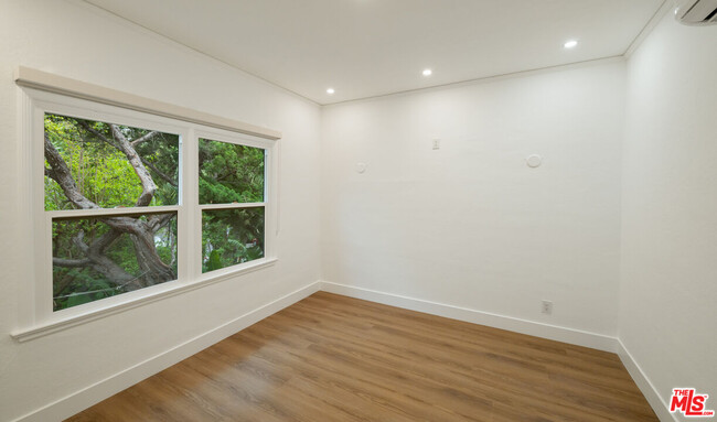 Building Photo - 5727 Carlton Way
