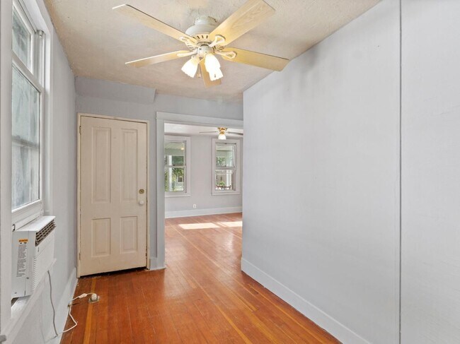 Building Photo - 930 E Dayton St