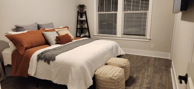 Building Photo - Serene Lowcountry Pondside Home!