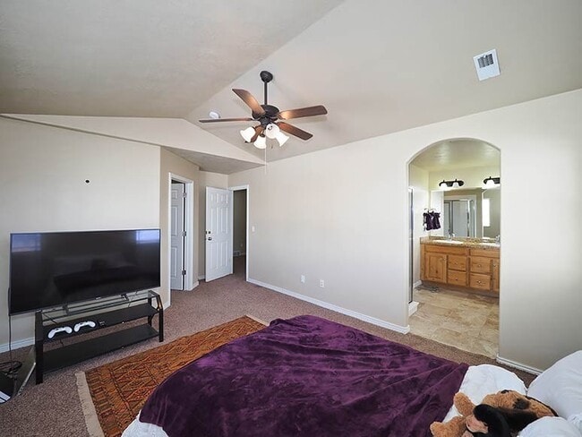 Building Photo - Perfect Town Home in Eagle Mountain