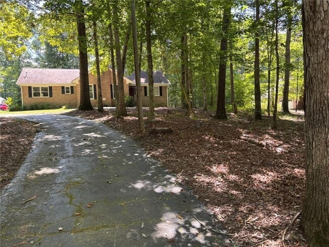 Building Photo - 674 Clarke Trail