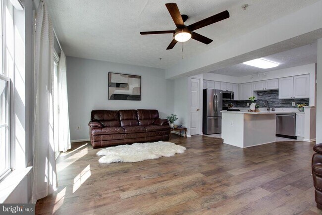 Building Photo - 8893 Papillon Dr