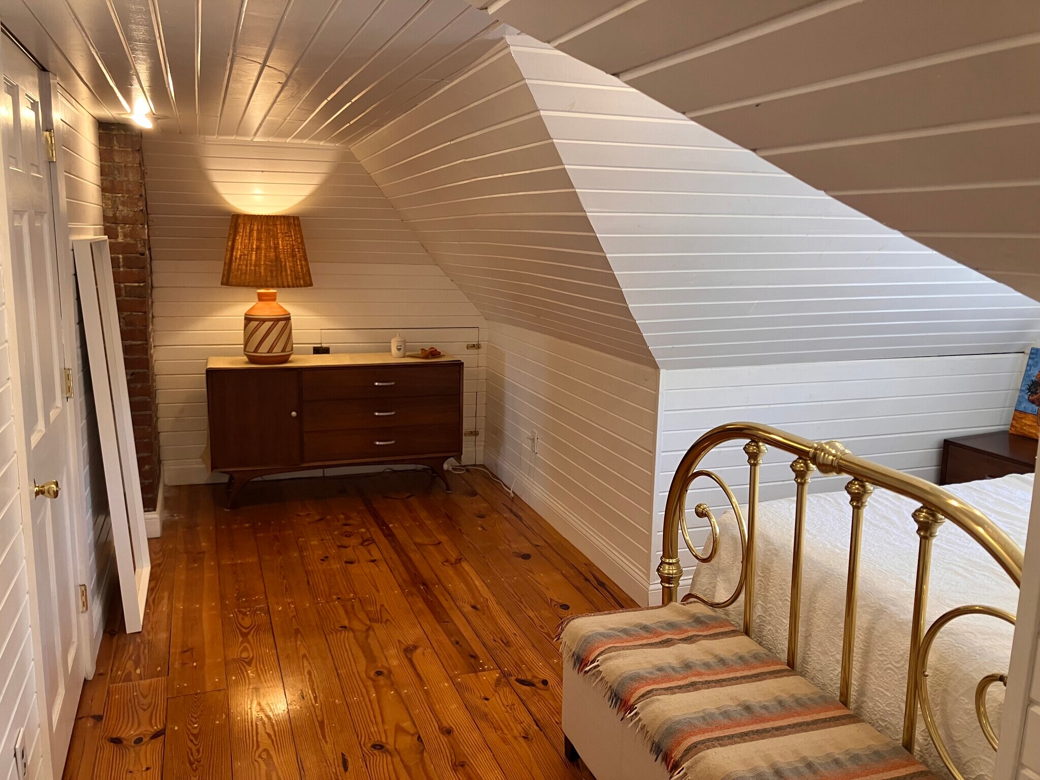 3rd floor bedroom - 1241 Bruck St
