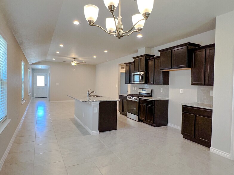 Building Photo - 7538 Breese Ln