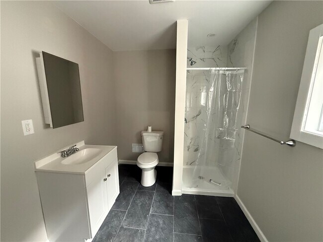 Building Photo - 14 Willow Pl