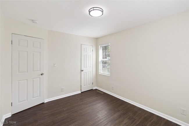 Building Photo - 443 Fairway Blvd