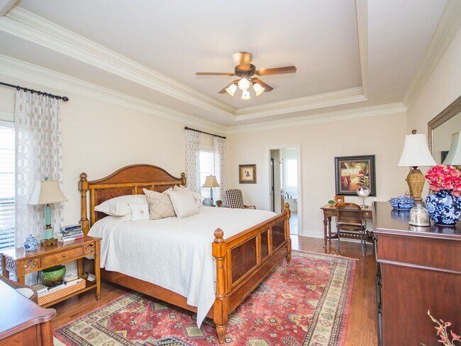 Building Photo - Lake Forest Subdivision. Enjoy all the amenities!