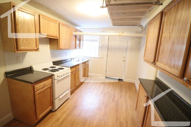 Building Photo - 3 bed/1 bath in Brighton