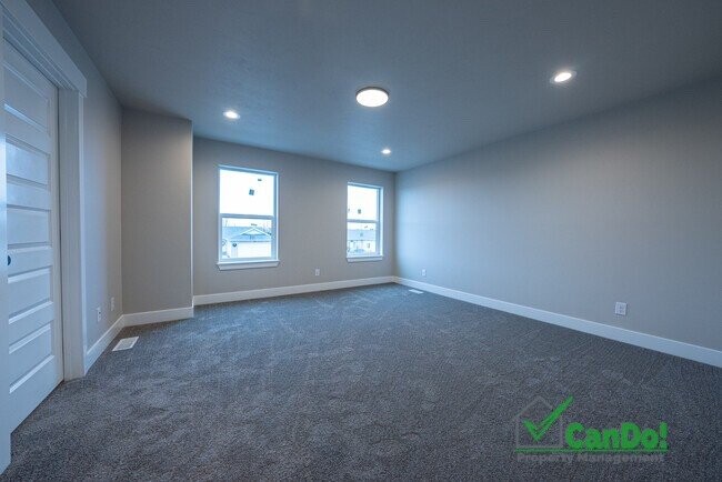 Building Photo - BEAUTIFUL 4 BEDROOM TOWNHOME for rent in A...