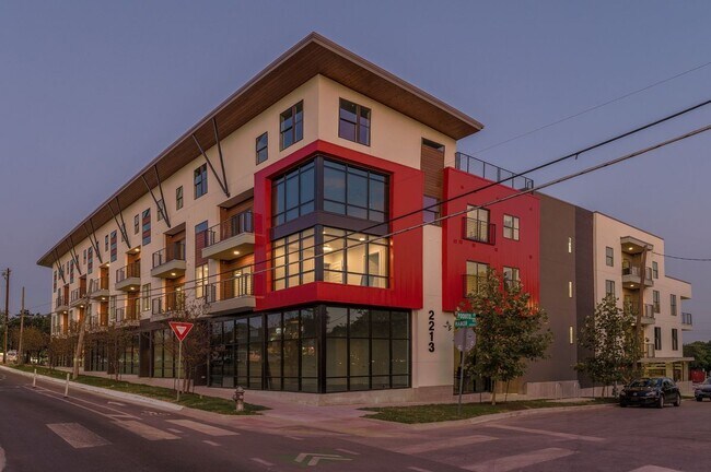 Building Photo - 2213 Poquito St