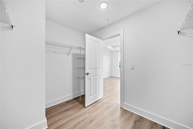 Building Photo - 1856 Crowncrest Dr