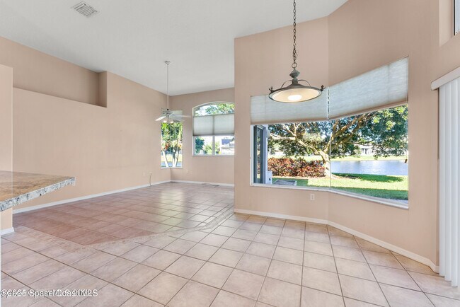Building Photo - 537 Lake Victoria Cir