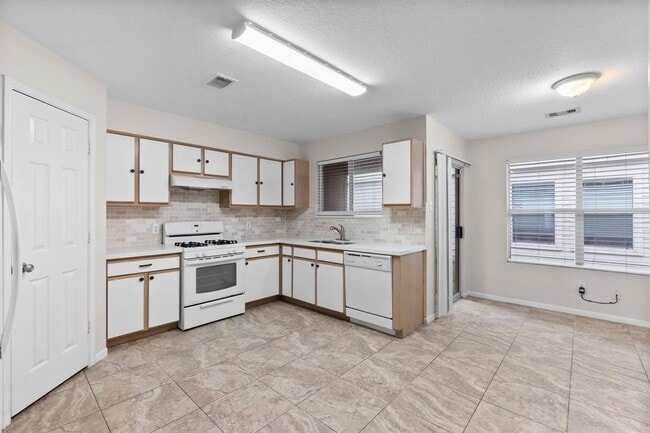 Building Photo - 16957 Wren Hill St