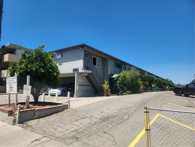 Building Photo - 14301 Addison St