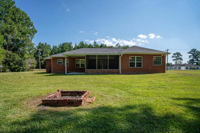 Building Photo - 633 Wilkinson Rd