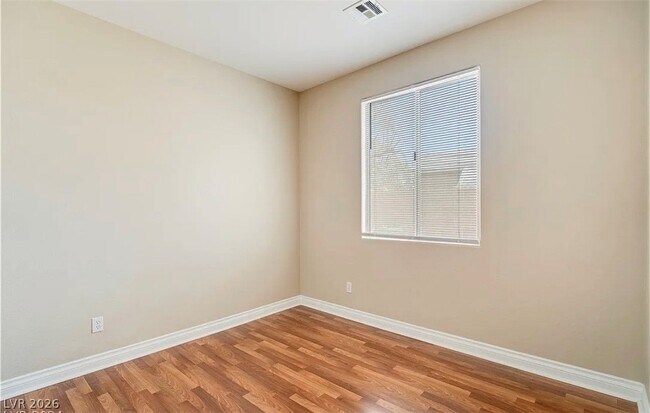 Building Photo - 2406 Paveene Ave