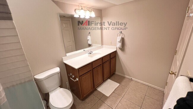 Building Photo - 1 Bedroom, 1 Bath Executive