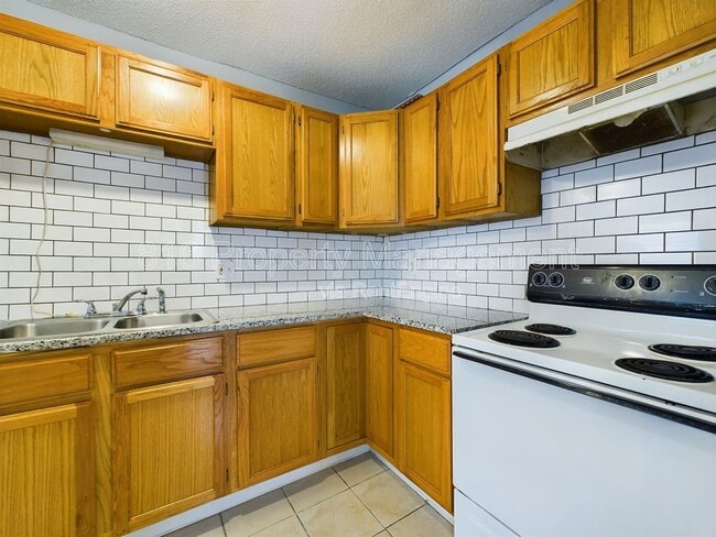 Building Photo - 2938 Flora Ave