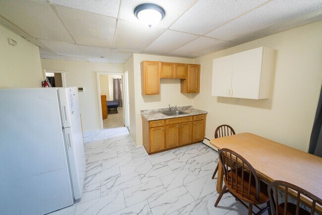 Interior Photo - 83 - 7 Franklin Street
