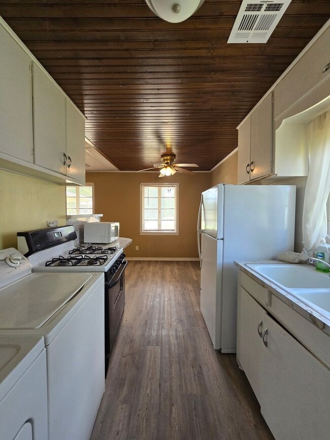 Building Photo - Cute 2 bedroom home near OBU