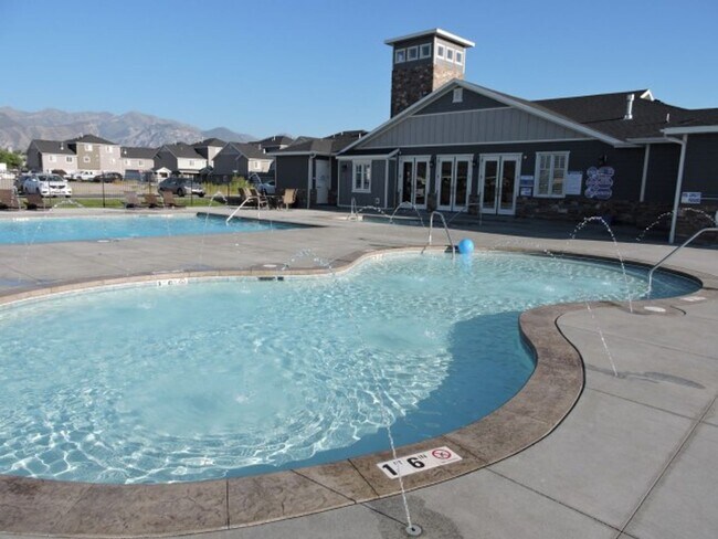 Building Photo - Awesome 2 Story Townhome in Vineyard w/ attached 2 car garage!