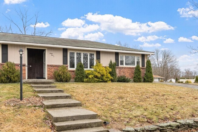 Building Photo - 45 Kinglet Dr