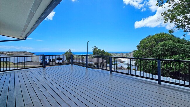 Building Photo - Waialae Nui Ridge - Renovated 4 bedroom, 3...