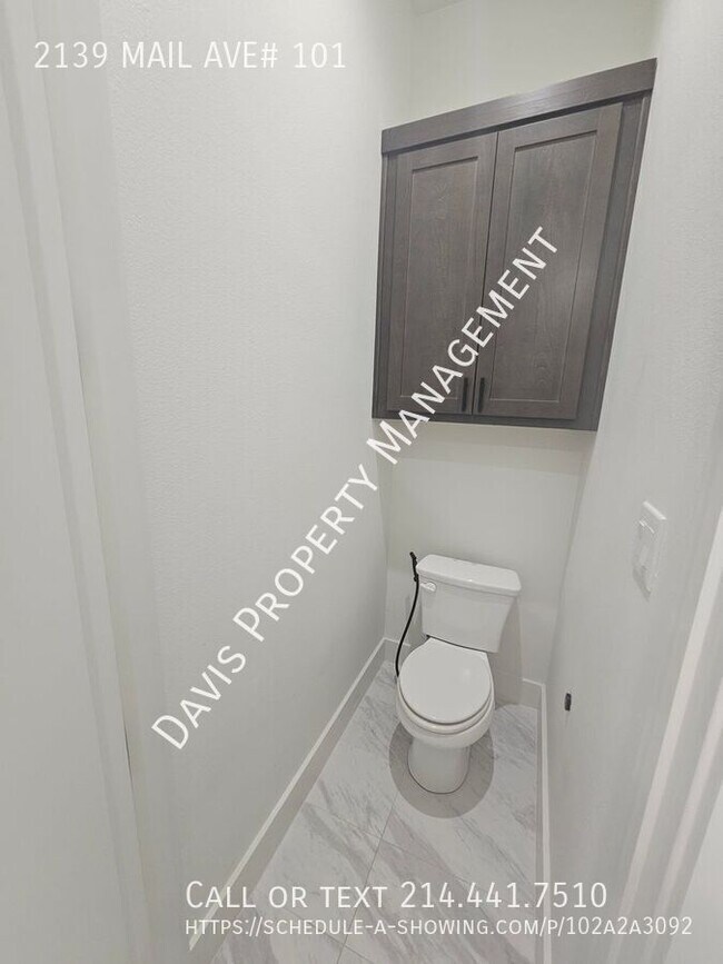 Building Photo - 2139 Mail Ave